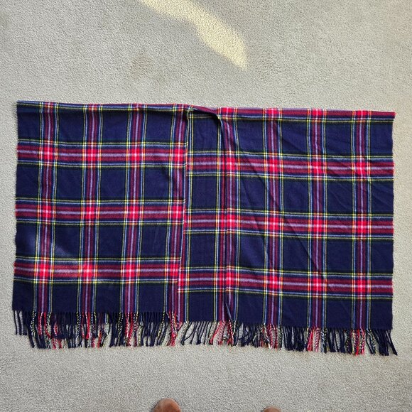 Tartan Plaid Wool Wrap Gorgeous and Soft - Picture 2 of 9